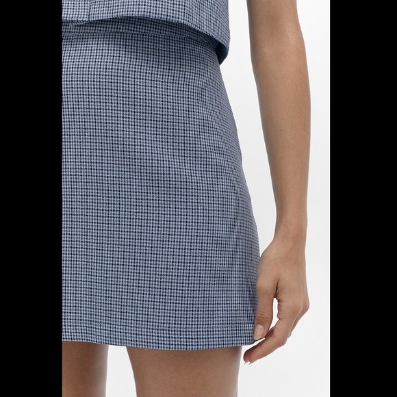 Urban Outfitters black & blue plaid mini skirt — size Small - Picture 2 of 8